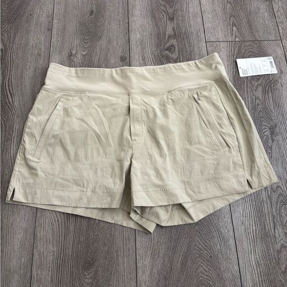 Athleta Pants - Athleta Women's Tan Shorts very comfortable and lightweight